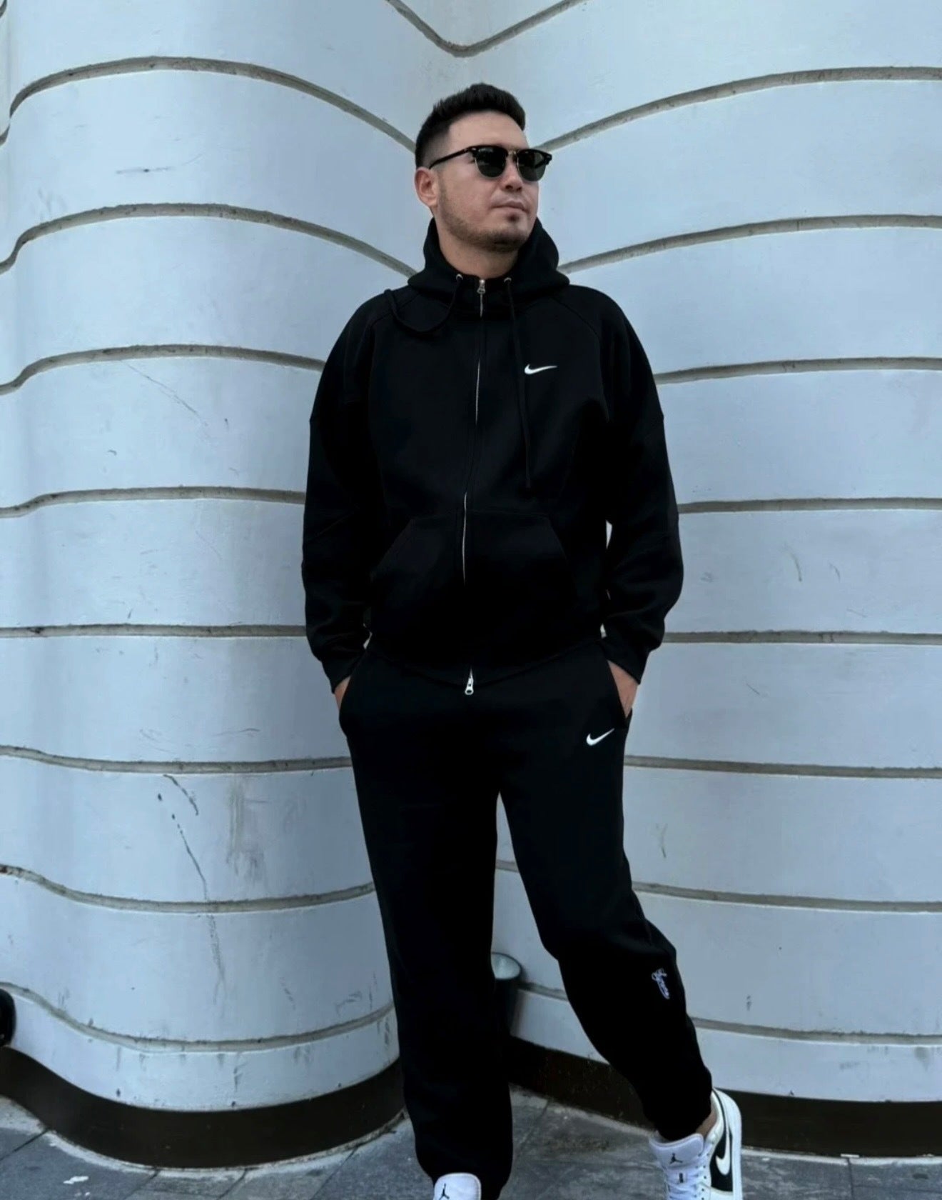 Nike Essential Tracksuit – Black