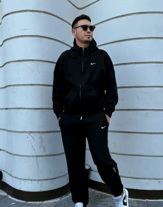 Nike Essential Tracksuit – Black